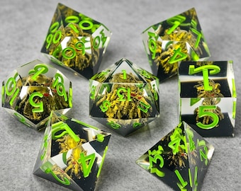 Cthulhu Octopus Resin DND Dice Set, Sharp Edge 3D Sea Monster Inlay, Call of Cthulhu，Tentacle Dice，Dark Fantasy TTRPG Dice for Warlock