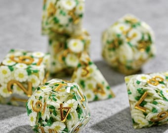 Daisy Flower hars dobbelstenen set, handgemaakte dobbelstenen met scherpe rand, groen witte bloemen DnD dobbelstenen, cadeau voor TTRPG-liefhebber