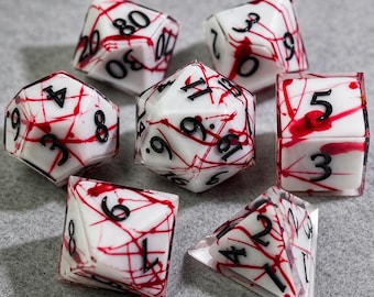 BLOOD RAGE Dice，Spooky Blood Splatter Dice Set,Horror Themed TTRPG Dice, Handmade White Red Resin Dice for Halloween & DnD Collectors