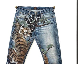 N. 003 - Denim Tiger dipinto a mano, pezzo unico, arte indossabile di lusso, iconografia giapponese
