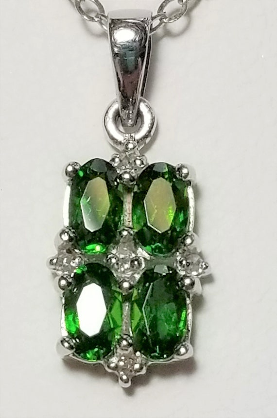 14K White Gold Green Chrome Diopside Diamond Penda