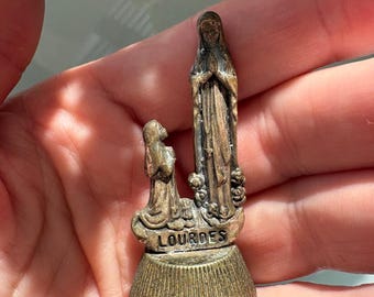 Vintage beeldje Lourdesgrot, verschijning Onze-Lieve-Vrouw Bernadette, zilver-goudkleurige schrijn