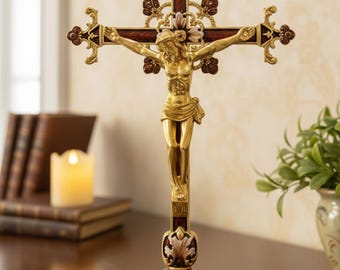 Goud afgewerkt kruisbeeld van Jezus Christus – barok mahoniehouten altaarkunst