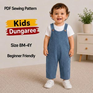 以下が含まれることがあります： サイズ8M-4Yの子供用ダンガリーのPDF型紙。初心者向けと記載されています。画像には、白いTシャツの上に青いコーデュロイのダンガリーを着た子供が写っており、PDF Sewing Pattern、Kids Dungaree、Size 8M-4Y、Beginner Friendlyというテキストが重ねられています。
