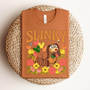 Retro Slinky Dog T-Shirt, Vintage Floral Toy Story Tee, Mickey Balloon Aesthetic Gift for Theme Park Fans Bild 5