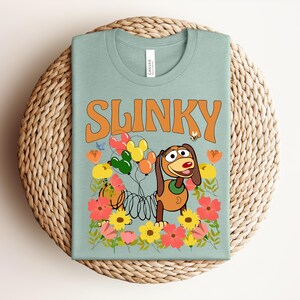 Retro Slinky Dog T-Shirt, Vintage Floral Toy Story Tee, Mickey Balloon Aesthetic Gift for Theme Park Fans Bild 11