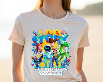 Camiseta 3D Lab Story 2026 inspirada en la película de juguetes, para técnicos de laboratorio médico, para la semana del laboratorio.