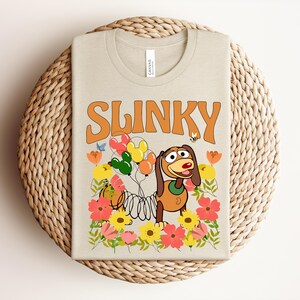 Retro Slinky Dog T-Shirt, Vintage Floral Toy Story Tee, Mickey Balloon Aesthetic Gift for Theme Park Fans Bild 10