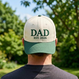Gorra estilo "Dad Hat" bordada, año 2026, gorra snapback con año personalizado.