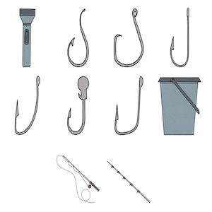 Può includere: Illustrazione di attrezzatura da pesca, tra cui vari ami da pesca, una torcia, un secchio e due canne da pesca. Gli oggetti sono in tonalità di grigio e blu, su sfondo bianco.