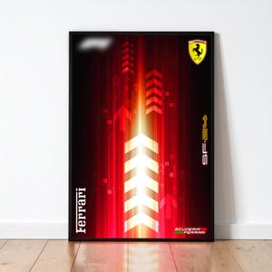Puede incluir: Póster enmarcado con borde negro. Presenta un diseño abstracto rojo y negro con flechas blancas. El logotipo de Ferrari está en la esquina superior derecha, y el texto "Ferrari" está alineado verticalmente a la izquierda. El texto "SF-24" está a la derecha.