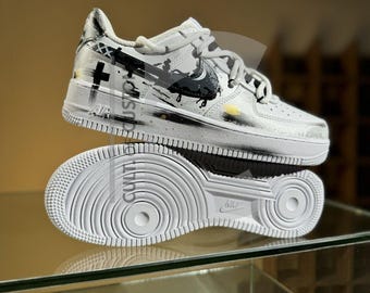 Air force one personnalisé peint à la main style anime japonais gris croix peinte et design blanc pour les amateurs de streetwear