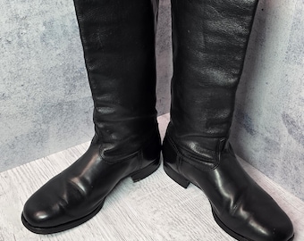 Botas raras de cuero cromado negro de la época antigua, coleccionables de mediados de siglo