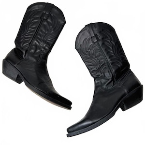 Vintage svarta läderbroderade cowboystövlar