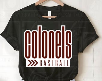 Design de camiseta gráfica para download digital PNG com estampa de beisebol do Coronel, em tons de marrom e branco.