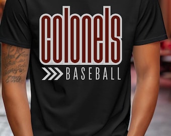 Design gráfico para camiseta com estampa de beisebol dos Coronéis em PNG, nas cores marrom e cinza, para download digital.