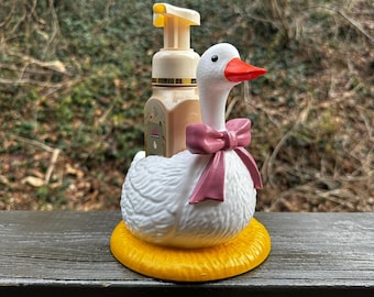 Goose Bath And Body Foaming Soap Holder