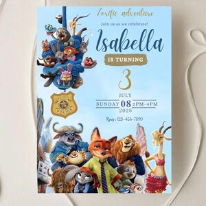 Op de afbeelding: Een lichtblauwe verjaardagsuitnodiging met personages uit de film Zootopia. De uitnodiging bevat de naam "Isabella", het nummer "3" en evenementdetails. De Zootopia Police badge is ook zichtbaar.