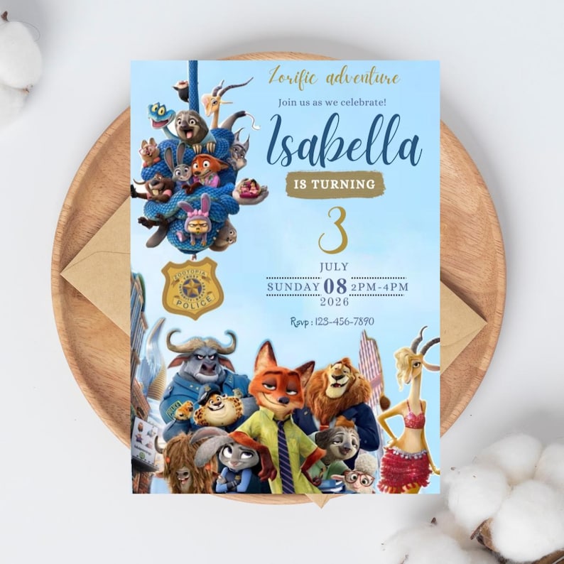 Op de afbeelding: Een Zootopia-thema verjaardagsuitnodiging met de tekst "Isabella wordt 3". De uitnodiging toont stripfiguren uit de film, een politiebadge en evenementdetails tegen een lichtblauwe achtergrond.