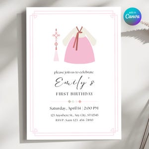 Peut inclure: Une invitation rose clair avec une illustration de robe coréenne traditionnelle. La carte comprend le texte "Emily's First Birthday" et les détails de l'événement. Le design présente une bordure décorative et le logo Canva.