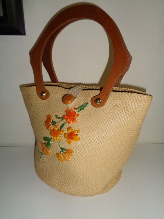 Vintage Straw Handbag with wooden handles and lov… - image 7