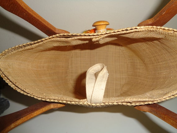 Vintage Straw Handbag with wooden handles and lov… - image 4