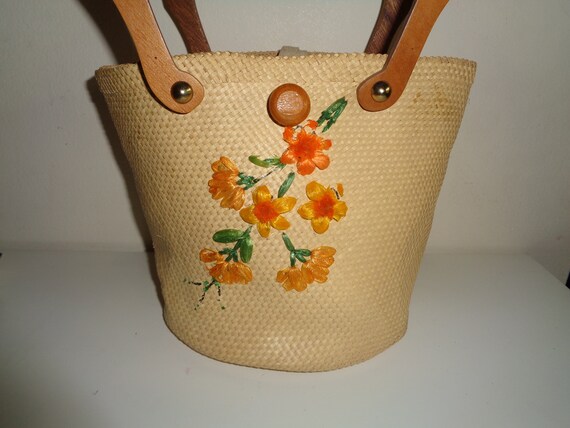 Vintage Straw Handbag with wooden handles and lov… - image 2