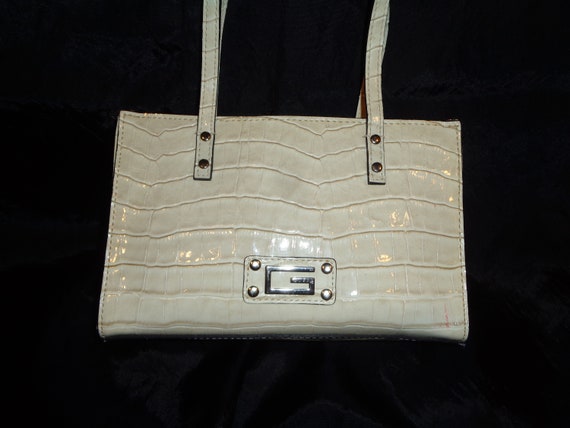 Vintage Teeny Tiny GUESS Handbag in an elegant wh… - image 6