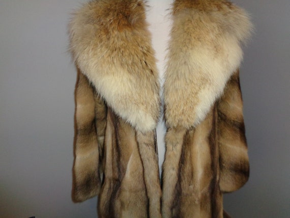 Vintage Fine Fur Coat in Near Mint Condition with… - image 6