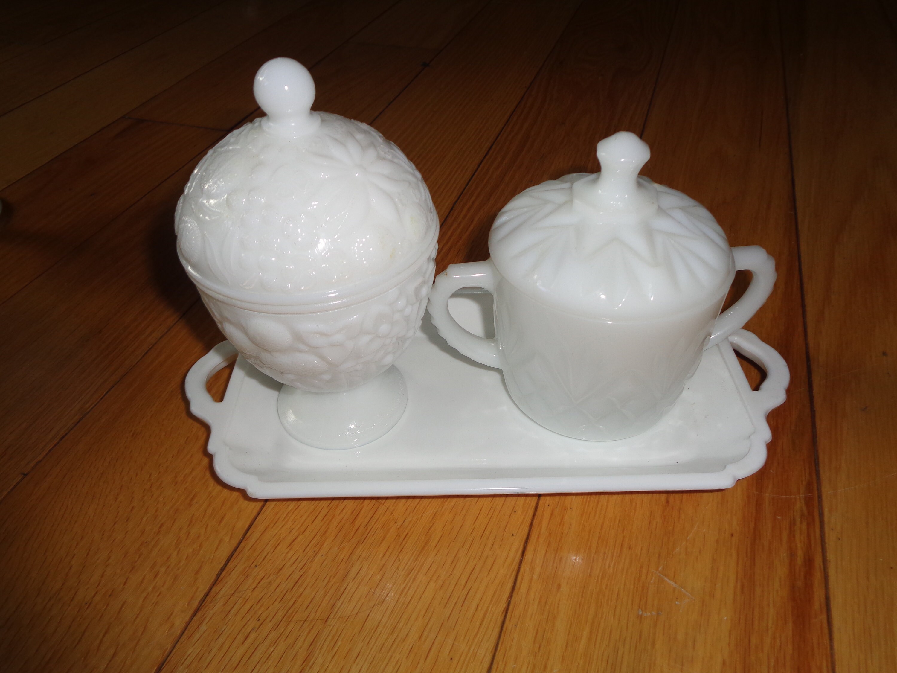 3 Vintage Milk Glass Pieces With Containers With Glass Lid Etsy Denmark