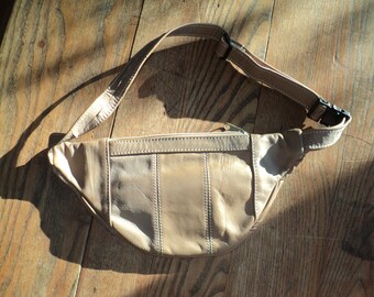 Vintage Beige Leather Fanny Pack with three (3) zippered compartments and  adjustable leather waist strap in Good Vintage Condition