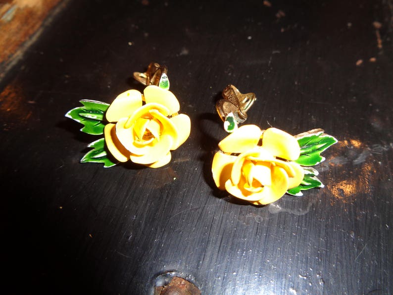 Vintage Jewelry Set consisting of a Yellow Enamel Painted Daffodil with a set of Yellow Enamel Painted Rose Clip on Earrings in Great Shape image 2