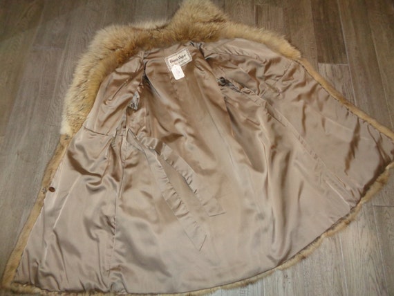 Vintage Fine Fur Coat in Near Mint Condition with… - image 9