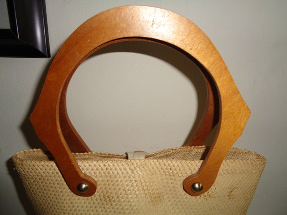 Vintage Straw Handbag with wooden handles and lov… - image 10