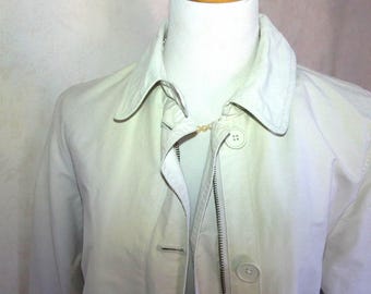 Classic Barn Coat with white corduroy trim collar and sleeve cuffs in Very Good Condition with the great GAP Brand Name Label, Size M Adult