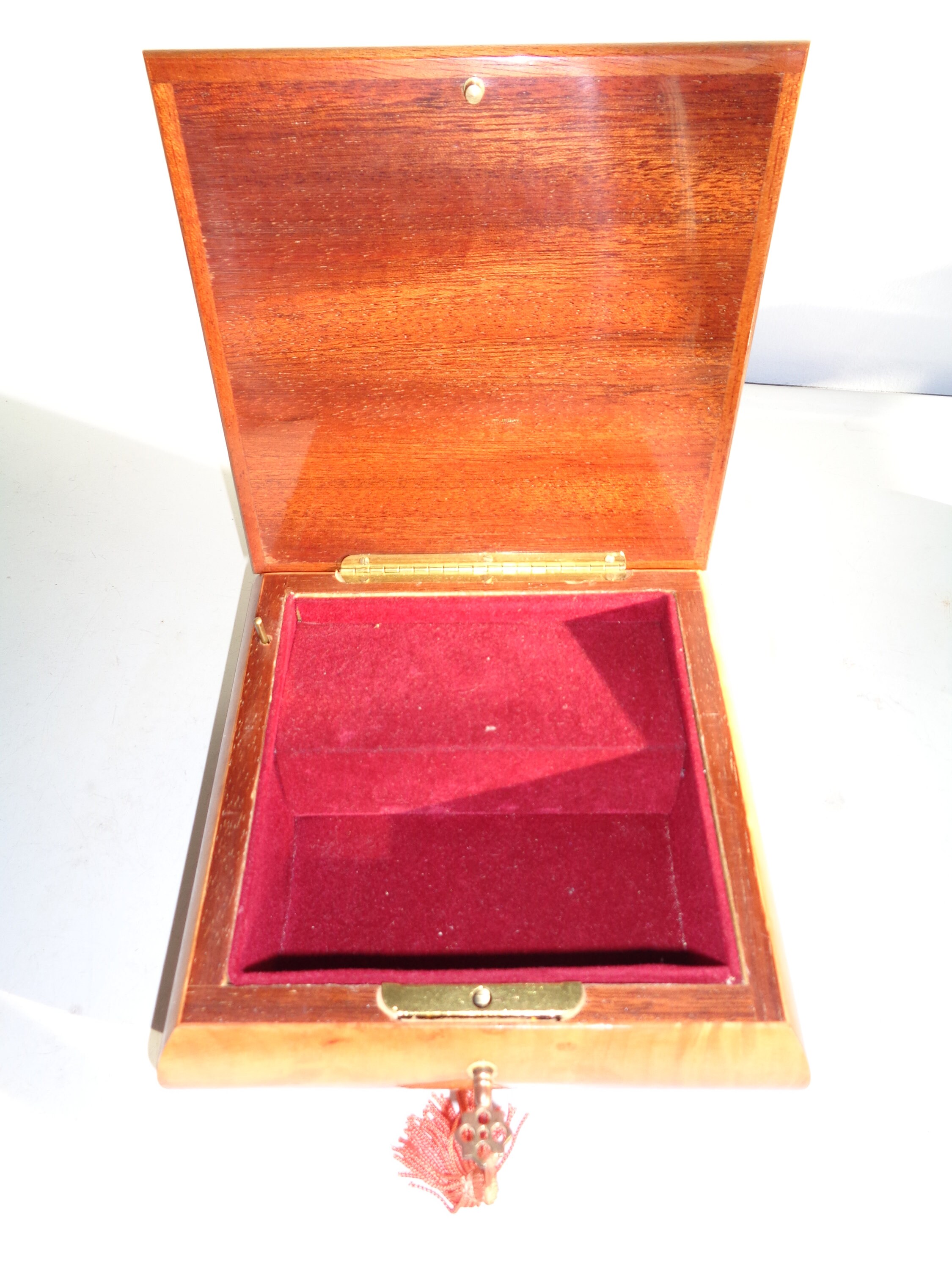 Vintage REUGE Swiss Music Box With Elegant Wooden Floral Inlay