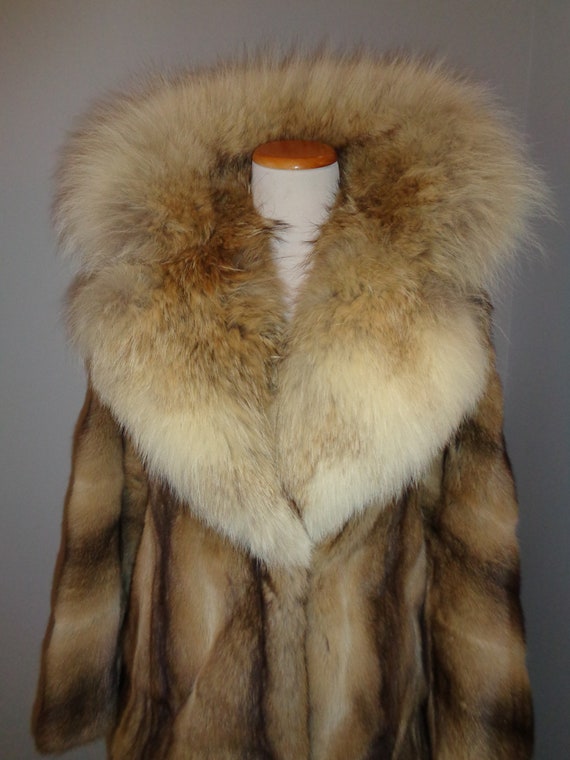 Vintage Fine Fur Coat in Near Mint Condition with… - image 1