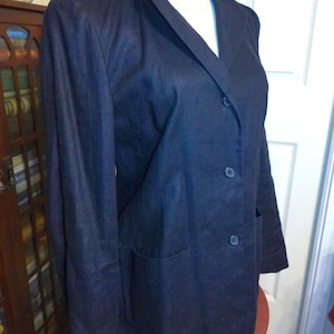 Black Linen Blazer, Size 8, from the RAFAELLA Brand Name Label in Very Good Condition that be dressed up or dressed down, A timeless classic