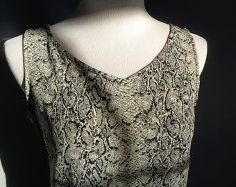 Vintage Size 8 Liz Claiborne Snake Skin Print Dress in Black, White and Grey color scheme in Very Good Condition