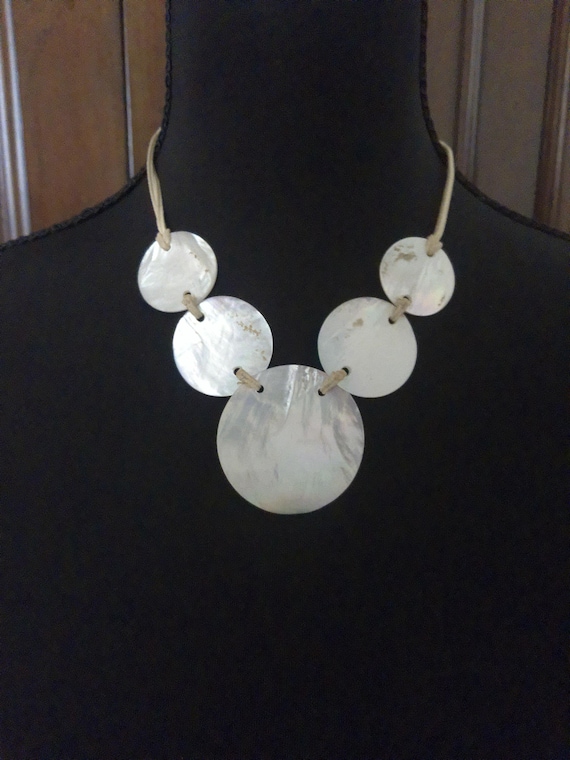 Marvelous MOTHER OF PEARL Round Disc Necklace in Very Good Condition