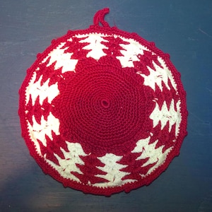 Vintage Hand Made Crochet Red and White Cotton Pot Holder in Mint Condition