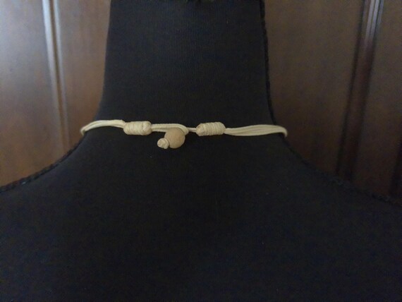 Marvelous MOTHER OF PEARL Round Disc Necklace in Very Good Condition View 3