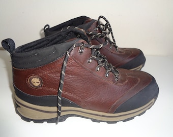 Vintage Timberland Genuine Leather Hiking Boots, Size 7 Male or Size 9 Female in Very Good Condition that are made well and made to last