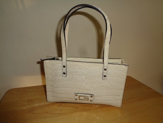 Vintage Teeny Tiny GUESS Handbag in an elegant wh… - image 1