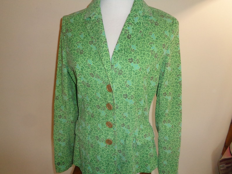 Vintage Size 8 Eddie Bauer Label of A Green Corduroy Blazer with a lovely little floral design in Very Good Condition