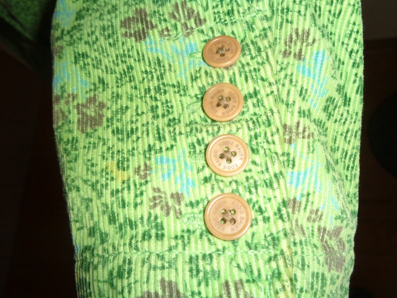 Vintage Size 8 Eddie Bauer Label of A Green Corduroy Blazer with a lovely little floral design in Very Good Condition