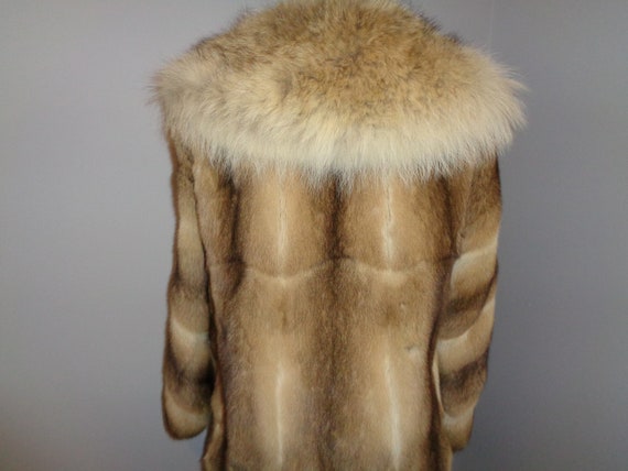 Vintage Fine Fur Coat in Near Mint Condition with… - image 7