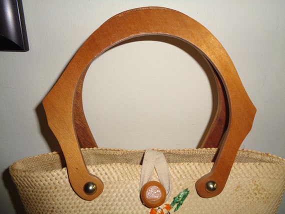 Vintage Straw Handbag with wooden handles and lov… - image 5