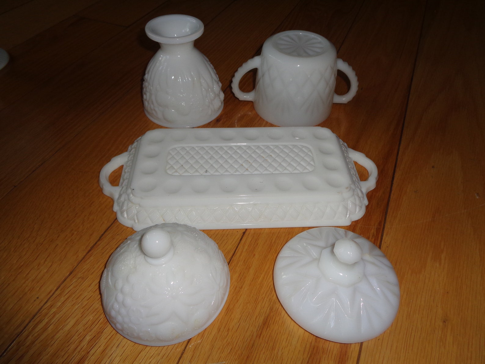 3 Vintage Milk Glass Pieces With Containers With Glass Lid Etsy Denmark