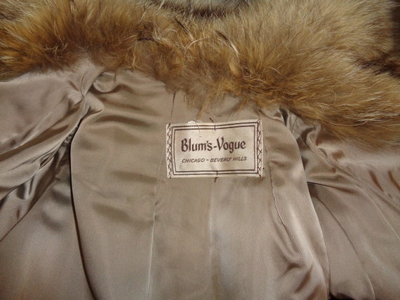 Vintage Fine Fur Coat in Near Mint Condition with… - image 10